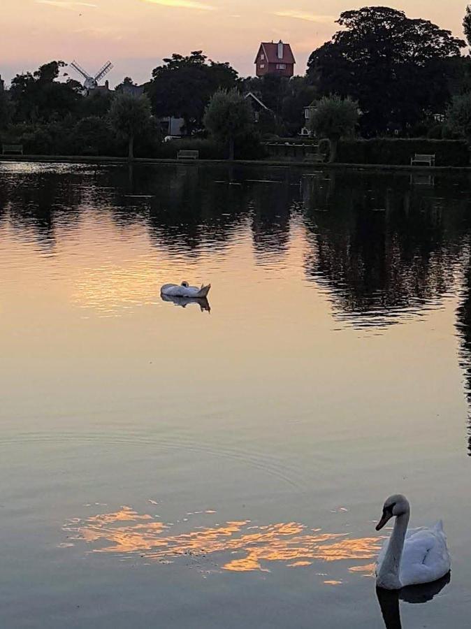Regatta - A Lakeview Apartment In Thorpeness - Aldeburgh Coastal Cottages מראה חיצוני תמונה